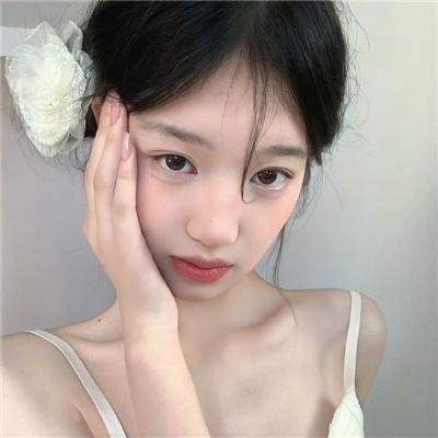 奇怪的她